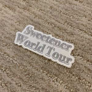 [FREE WITH PURCHASE OF A SWEATSHIRT] Ariana Grande Sweetener World Tour Patch